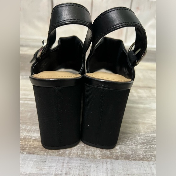 NYDJ® Lyssa Heeled Sandals 8.5M - Picture 2 of 8